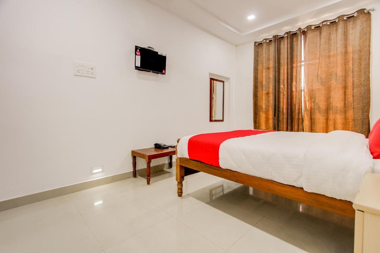 Oyo 69625 Mayuraa Residency Hotel Kumbakonam Exterior photo